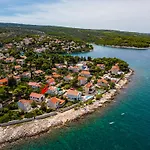 Dalmatinka - 20m From The Villa *
