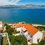 Dalmatinka - 20m From The Villa Splitska